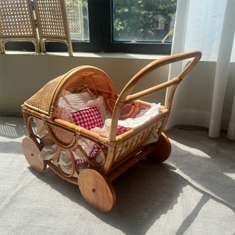 Baby Nursery Basket - 籐製ベビーカー ヴィンテージ風 ままごとおもちゃの馬車 アンティーク調 写真撮影用小道具 新生児の保育園の装飾に