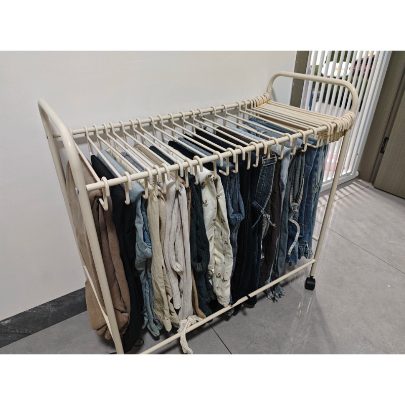 Baby Nursery Hooks - 調節可能なベビー服オーガナイザー - 滑り止めフック付き折りたたみ式スカートハンガー、拡張可能なロッド付き、保育園用
