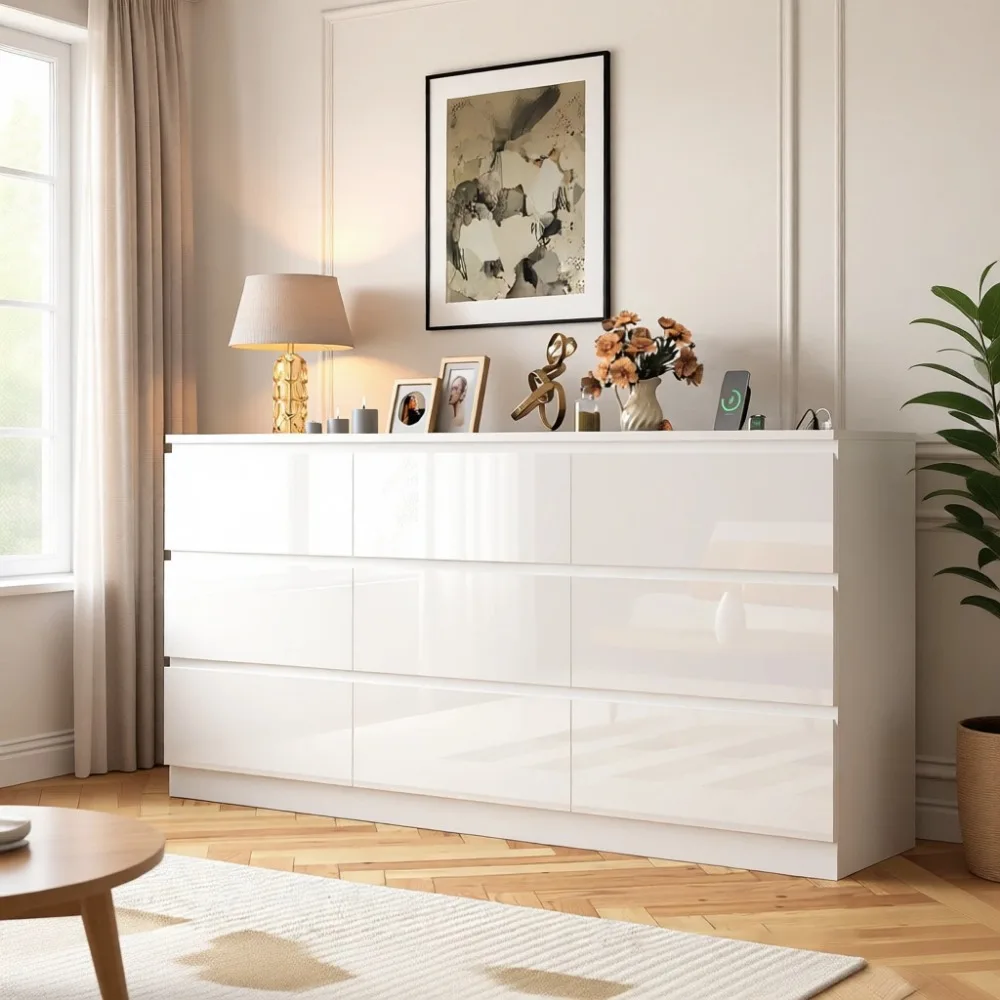 Drawer Dresser White - 大型70インチ9段引き出し付きドレッサー、電源コンセント付き、モダンな寝室収納ユニット、ホワイト