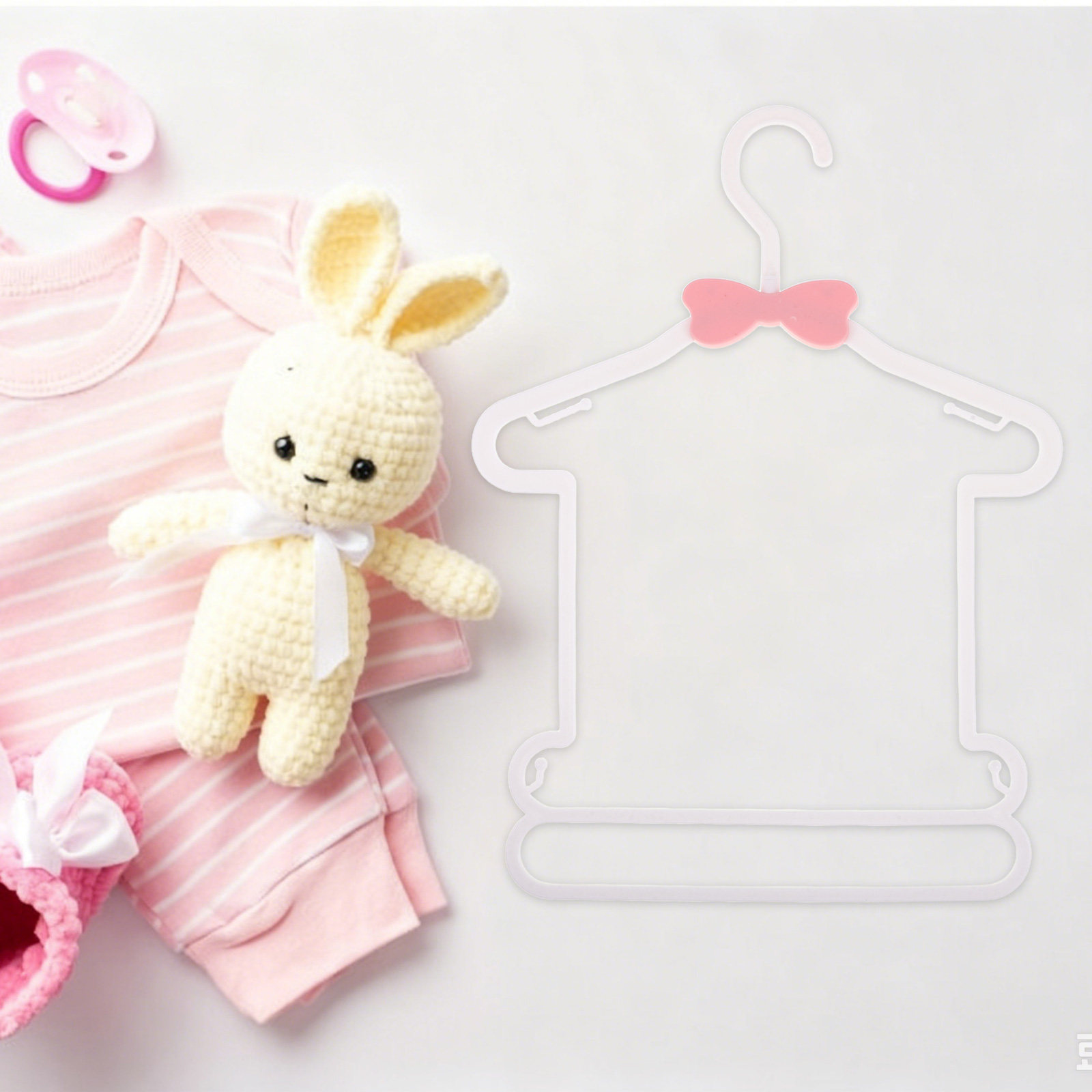 8個入り幼児用衣類ハンガー プラスチック製滑り止め ベビー服 - Baby Nursery Hooks のレビューと価格