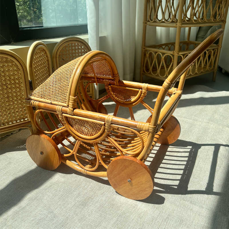 籐製ベビーカー ヴィンテージ風 ままごとおもちゃの馬車 アン - Baby Nursery Basket のレビューと価格