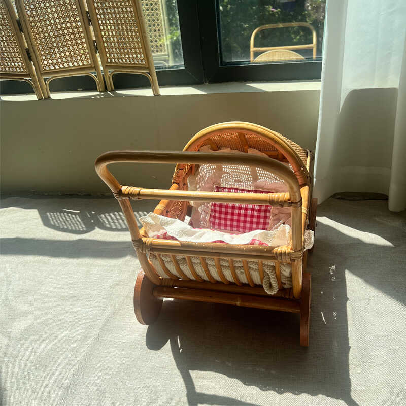 籐製ベビーカー ヴィンテージ風 ままごとおもちゃの馬車 アン - Baby Nursery Basket のレビューと価格
