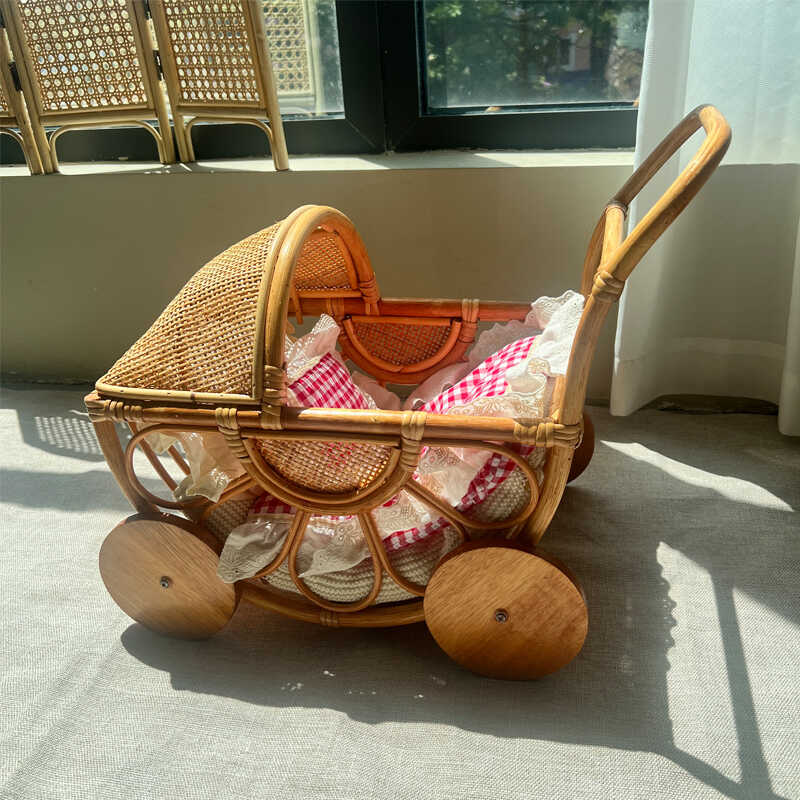 籐製ベビーカー ヴィンテージ風 ままごとおもちゃの馬車 アン - Baby Nursery Basket のレビューと価格